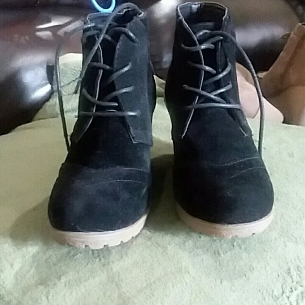 RUE 21 LACE UP BOOTIES SIZE 7/8
